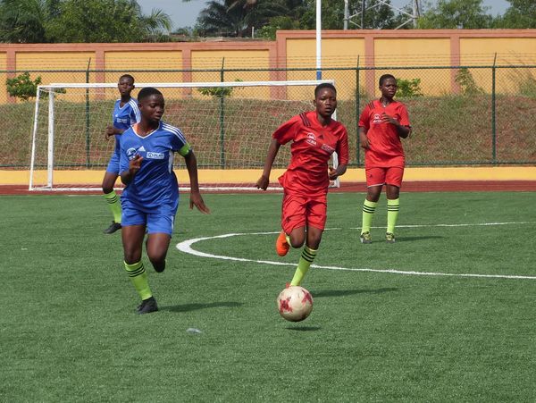 Lire la suite à propos de l’article Projet SPAD : Promotion des droits des filles, du leadership féminin et de l’égalité des genres à travers la pratique du football féminin.
